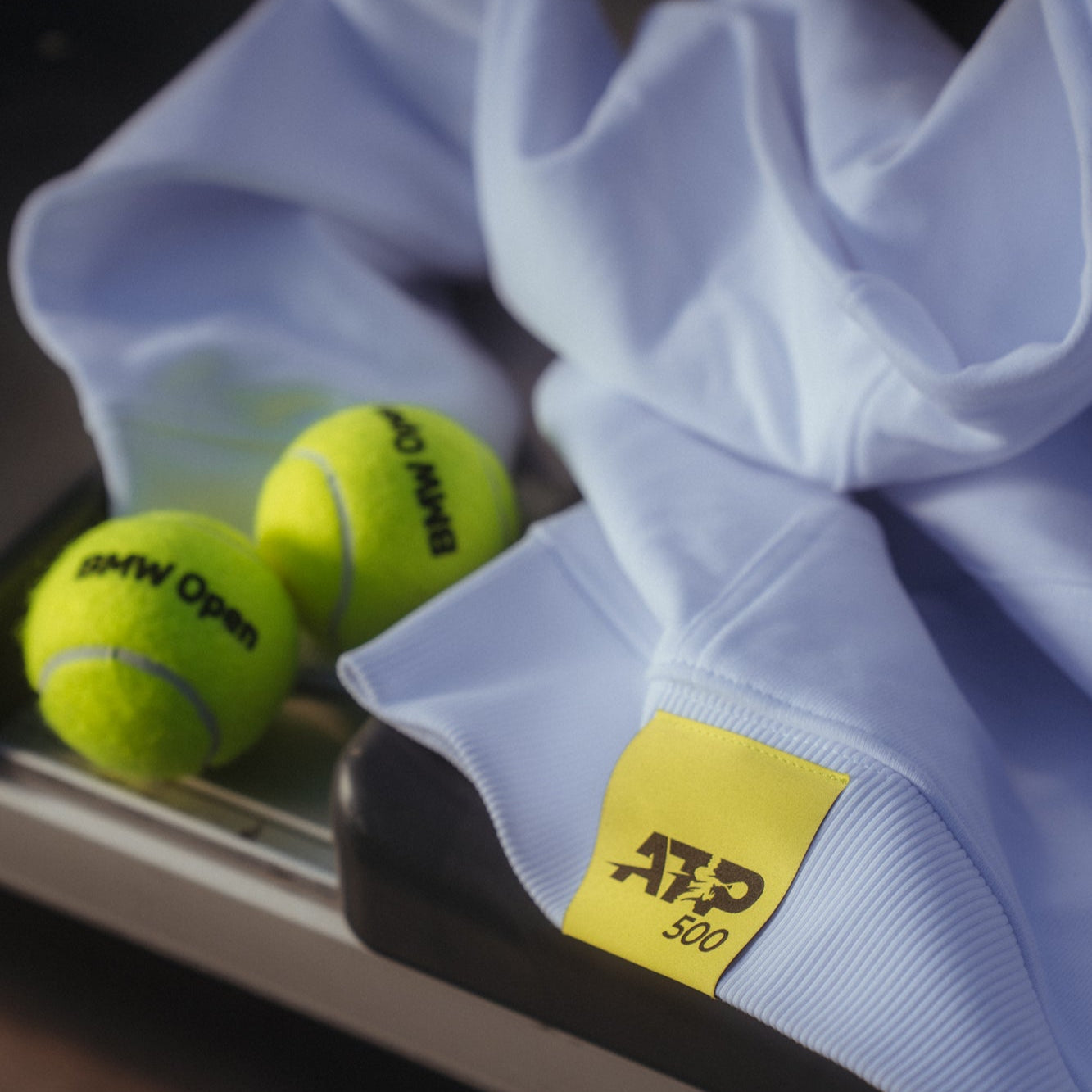 Unisex Highlight Hoodie Weiß - BMW Open by bitpanda